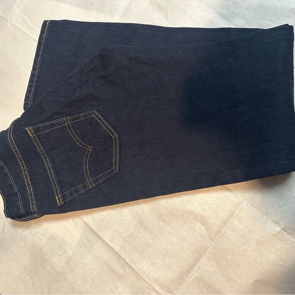 Levi's Classic Indigo Jeans - Picture 5 of 6